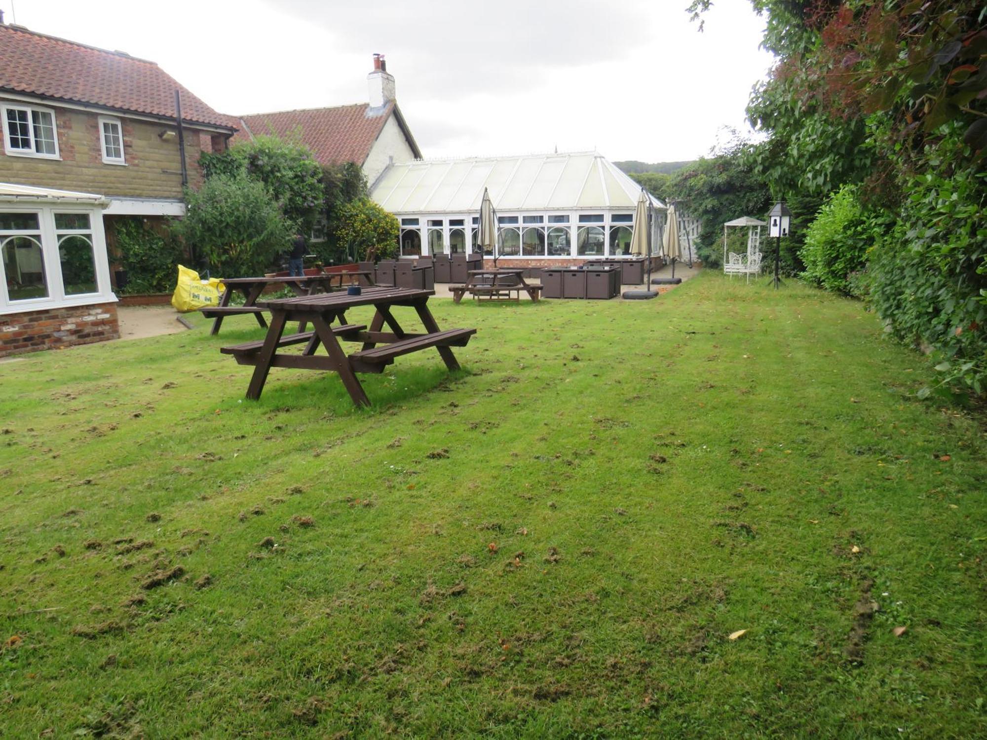 Ganton Greyhound Inn Exterior photo