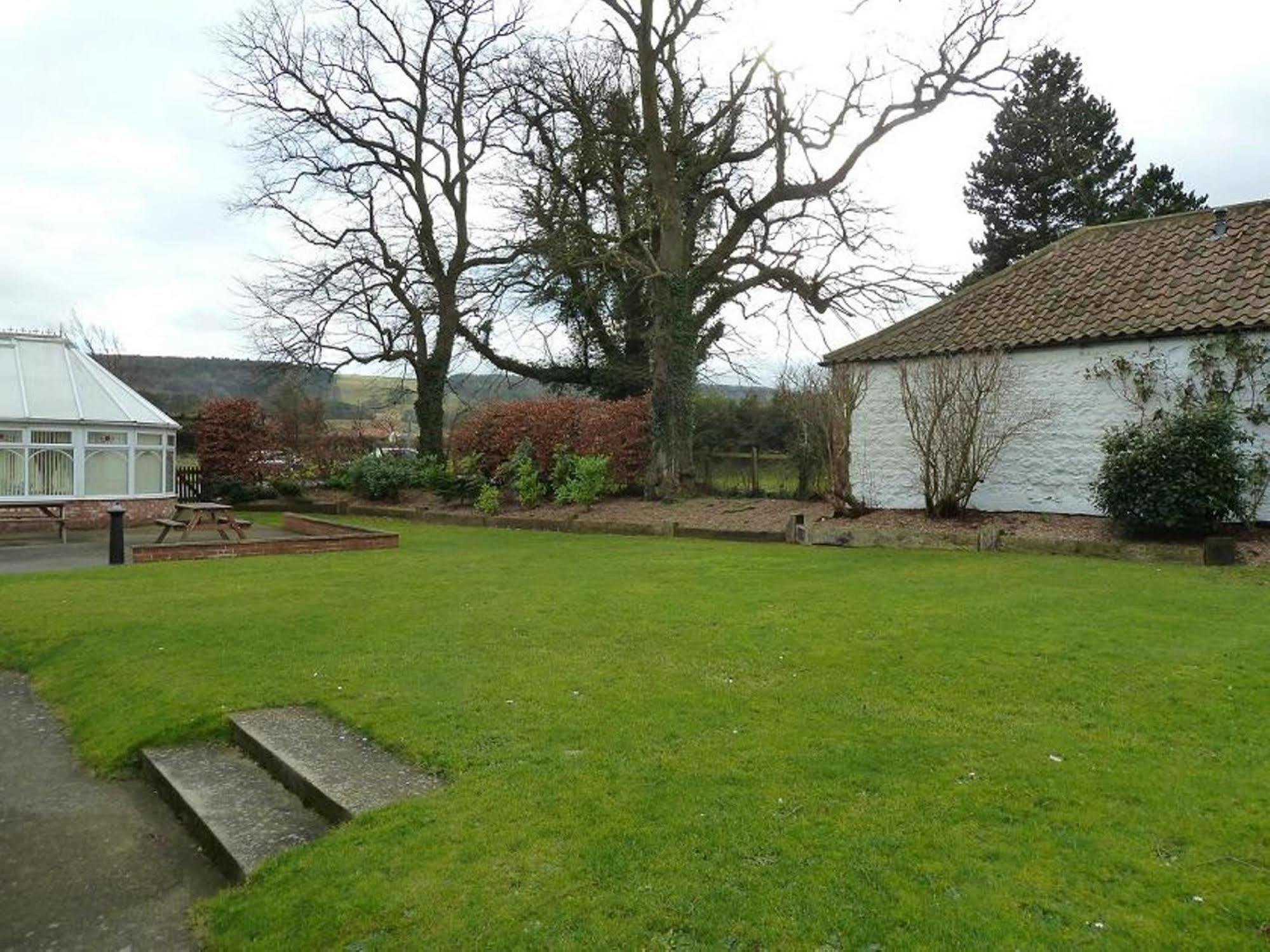 Ganton Greyhound Inn Exterior photo